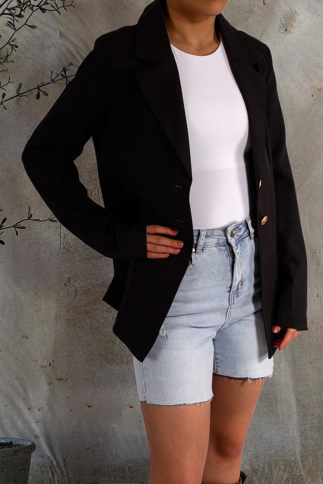 THE CLASSIC BLACK JACKET
