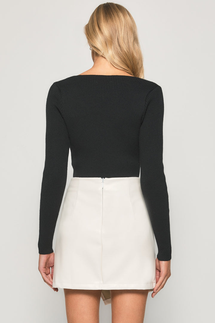 UP IN THE AIR V-NECK LONG SLEEVE TOP